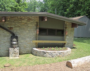 Garden with seating wall